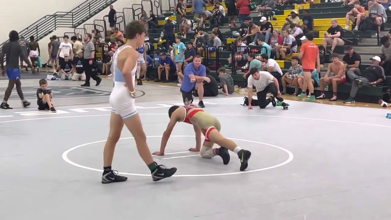 Maddox McArthur Buford vs Hunter Keane Cambridge at 126lbs in the 2022 Super 32 Qualifier backdrop