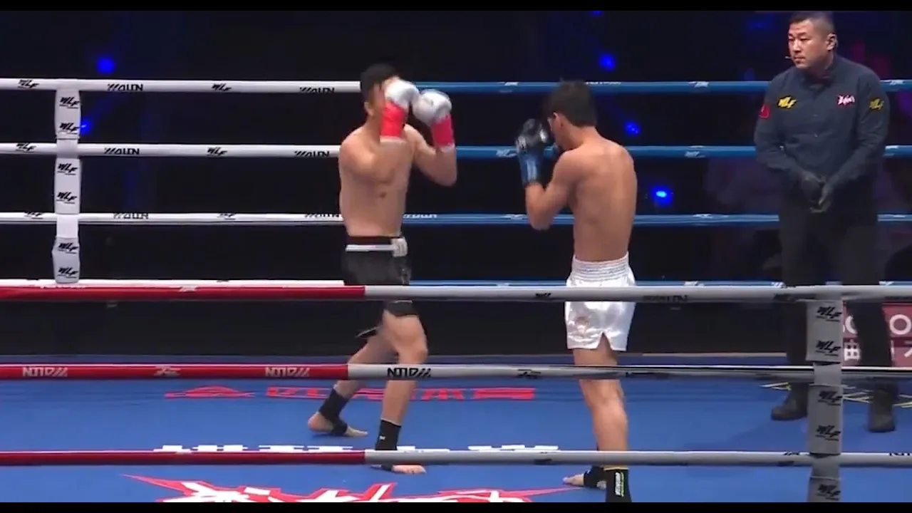 17歲泰國拳王來中國踢館,被武警隊長5秒爆頭30拳,當場打成殘#乐动体育下注 #one冠军赛 #ufc #弘扬正能量