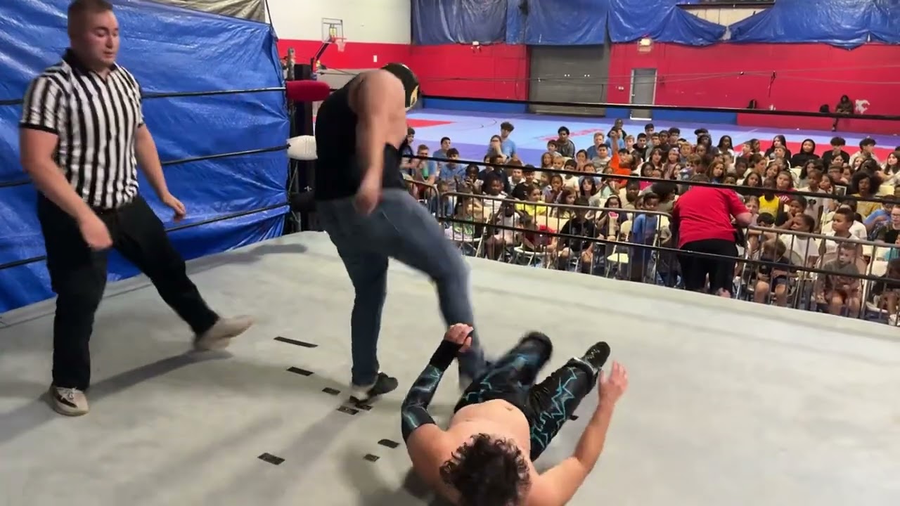 Warriors Showcase - Danny Storm v The Black Knight background
