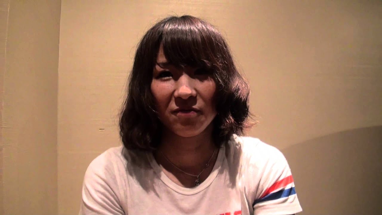 神村エリカインタビュー background