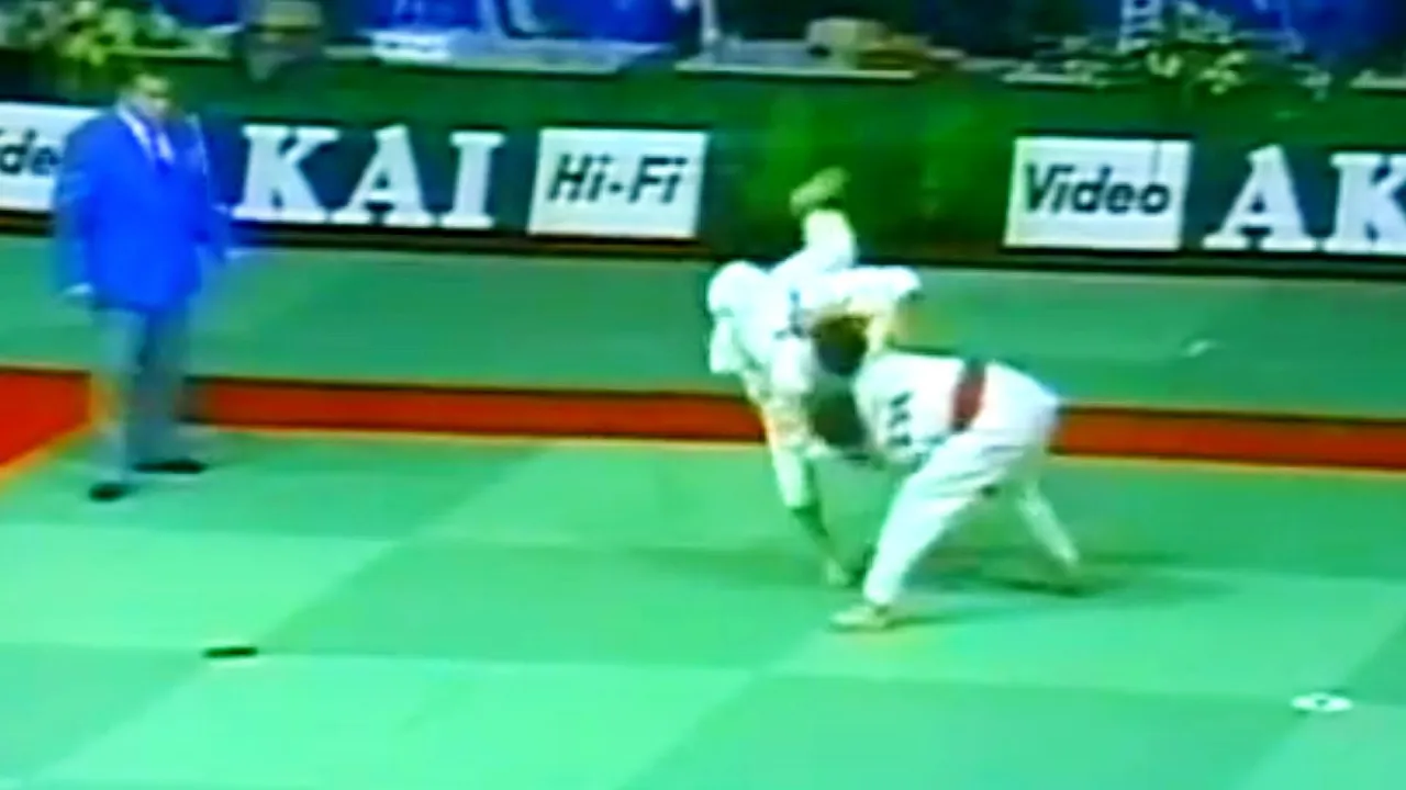 Katsuhiko Kashiwazaki was a ninja on the mat background