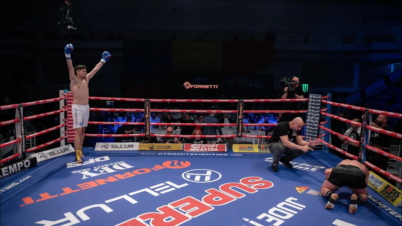 Undercard DFS19: Lovitura decisivă la ficat în meciul Leonard Florea vs Răzvan Bărbosu backdrop
