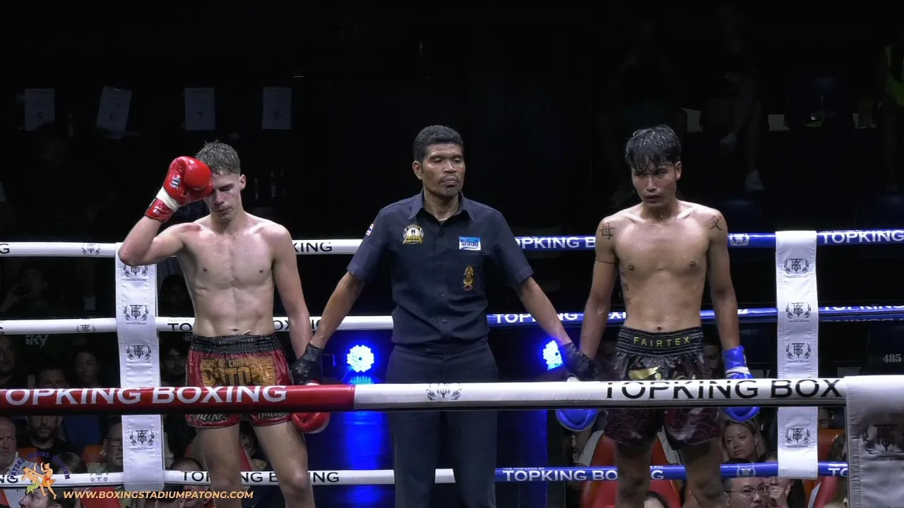 VALOK (SUPERGIRLMUAYTHAI) VS SIMON (JAREMUAYTHAI)