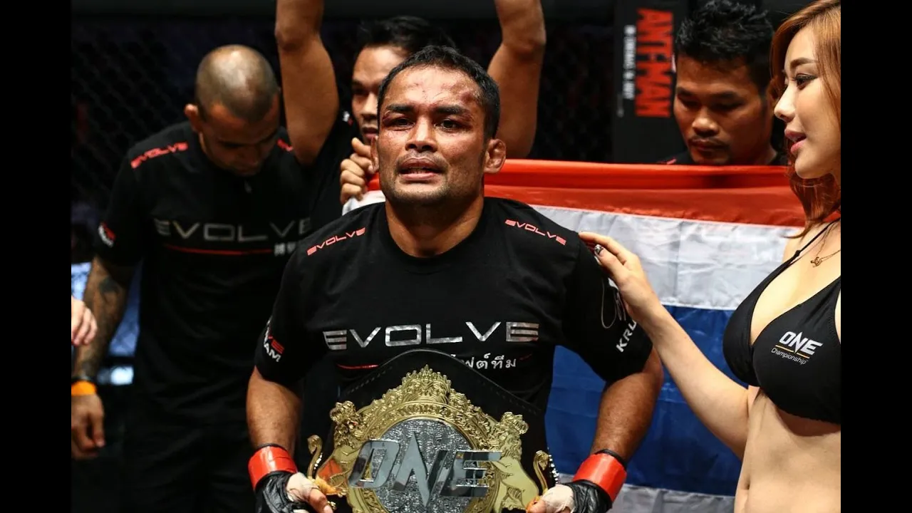 Real Muay Thai in MMA backdrop