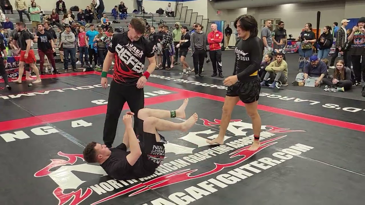 Dynamic double leg sends guy flying in exciting BJJ no gi match.