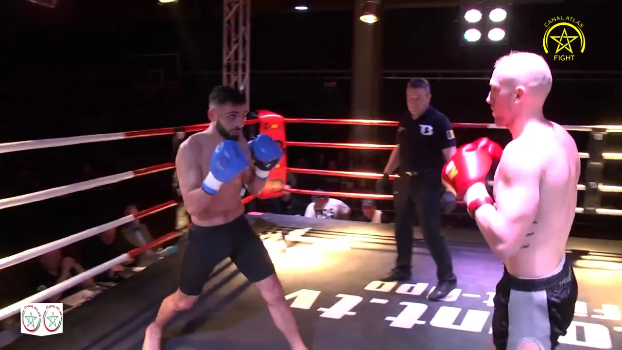 KO M'Barek "Le Touns" Issam VS Moulun Killian background