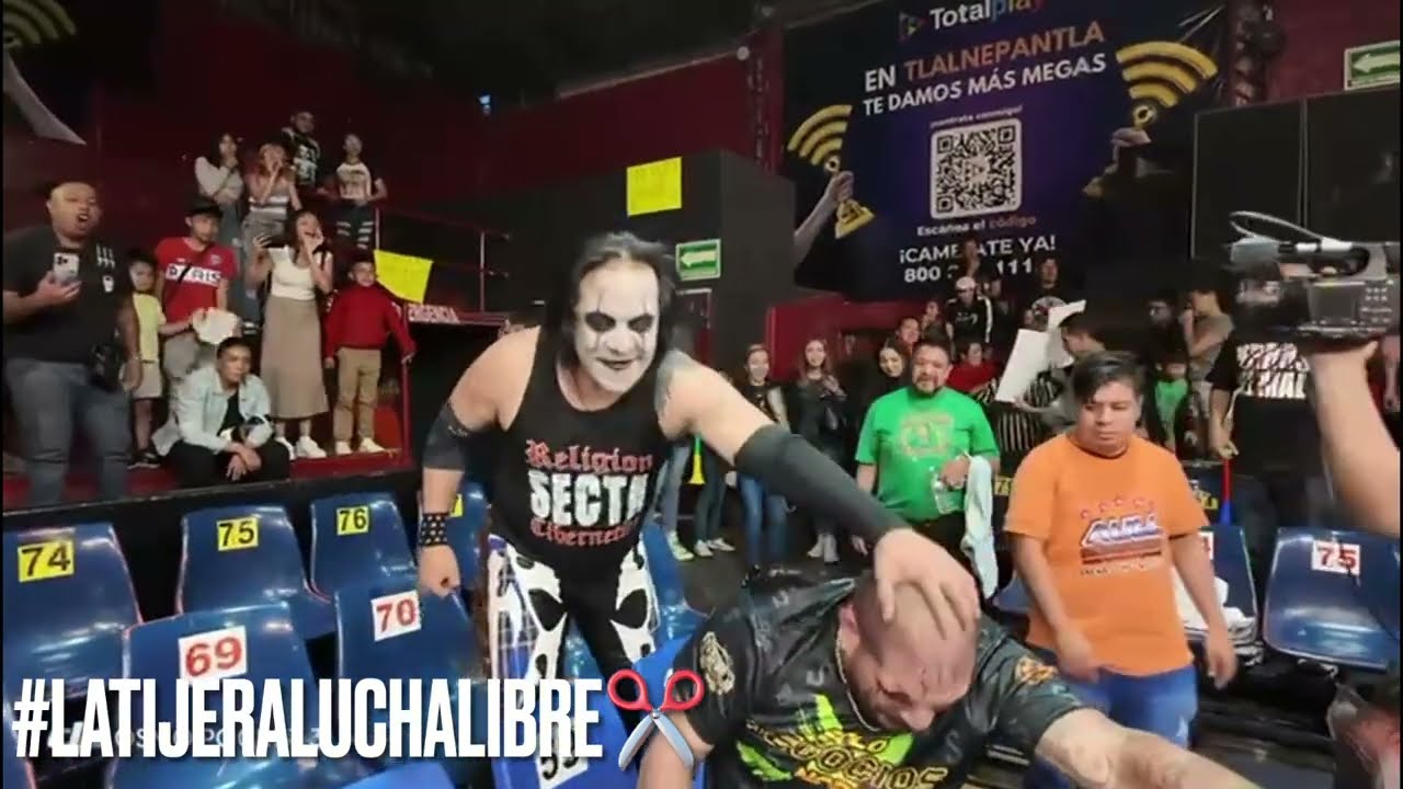Lucha súper estelar Los Negociantes Vs La Secta en la Arena López Mateos background
