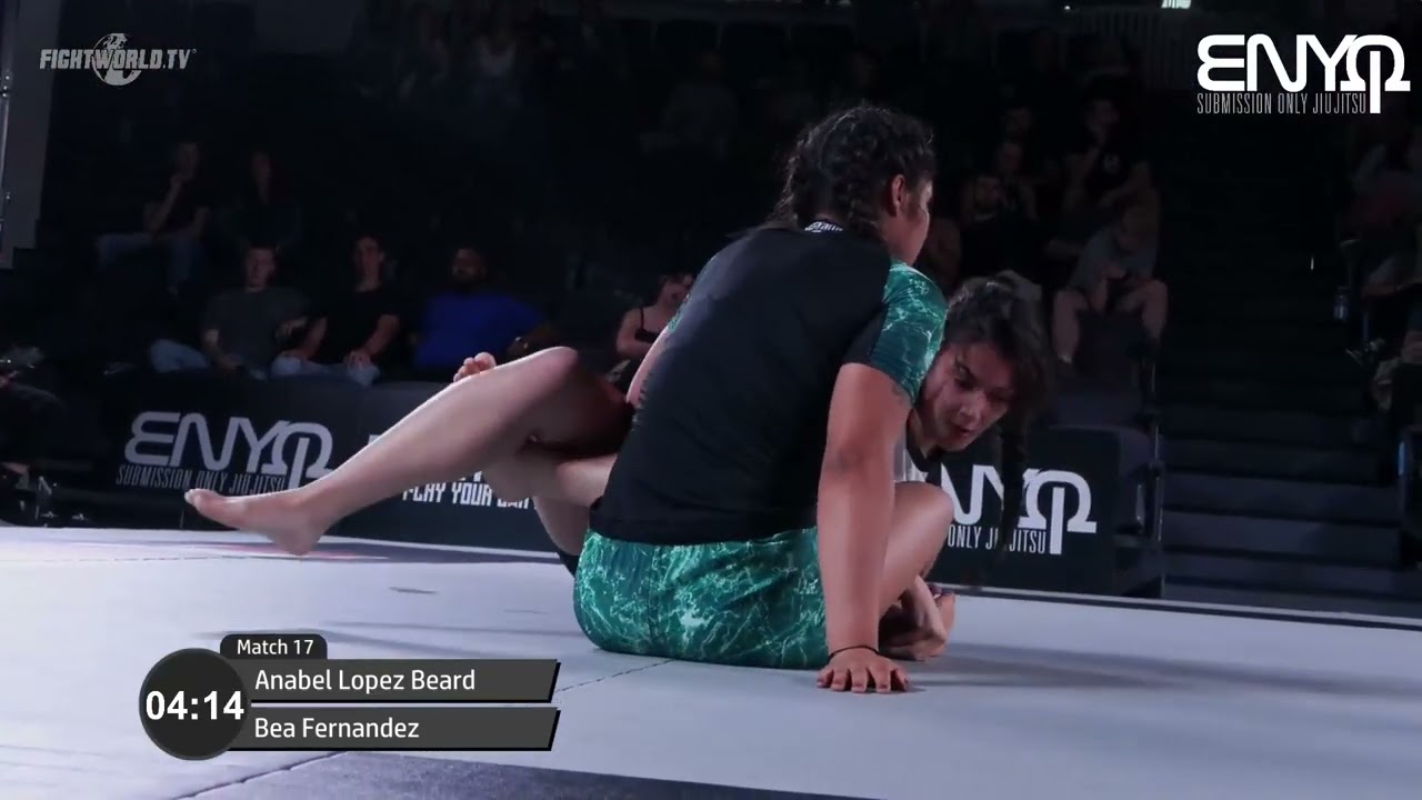 Anabel lopez Beard V Bia Fernandez background