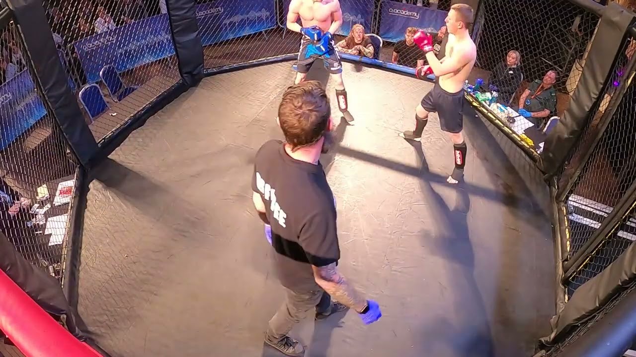 BOURNEMOUTH MMA LEONARDO RUGINIS VS LEON WALKER