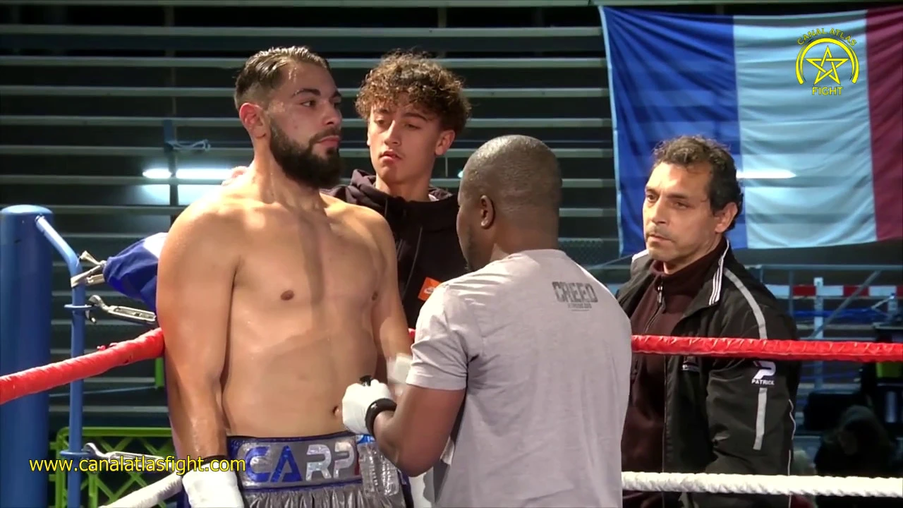 Boxe Anglaise - YOANN BLOYER vs ANTHONY CARPIN Gala "Prince du Ring" à Tours background