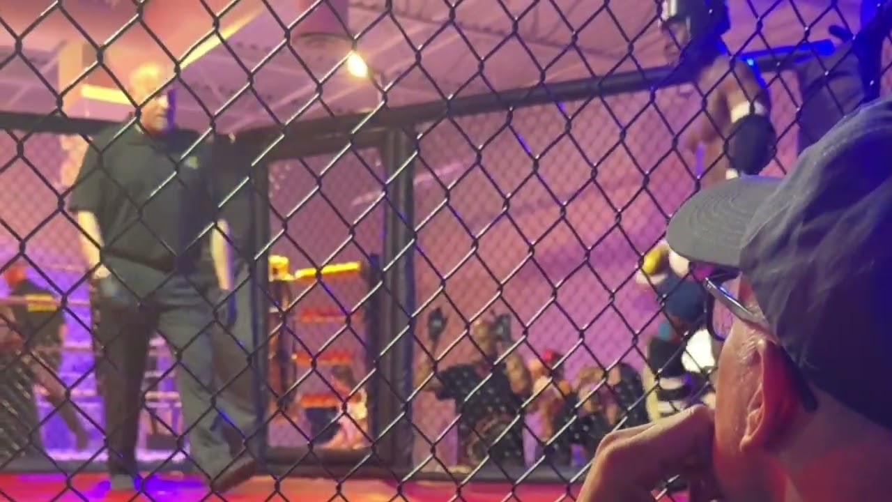 Reynaldo Rosario vs Vannyi Igiri - SparWarz 16 background