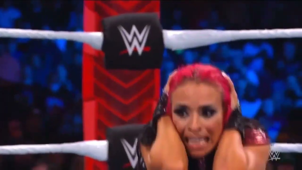 LIV MORGAN VS QUEEN ZELINA 2/2 background