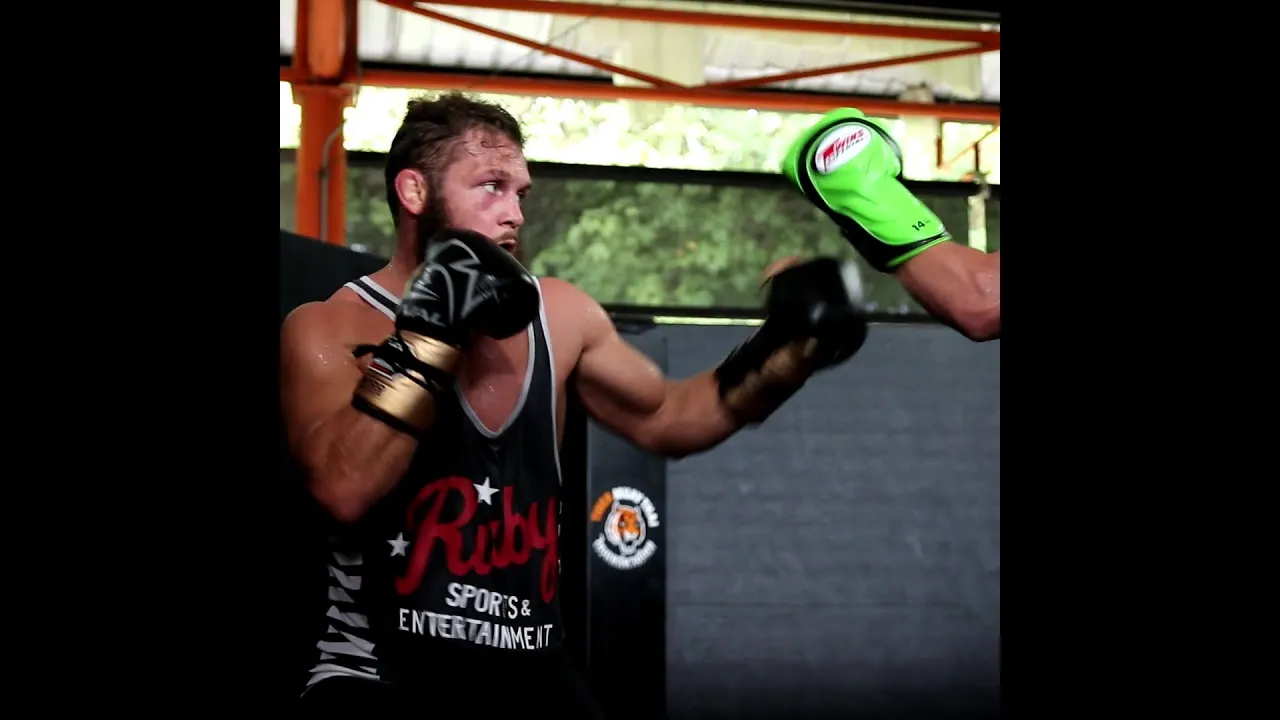 Rafael Fiziev and Ilya Freymanov drill striking together @ Tiger Muay Thai