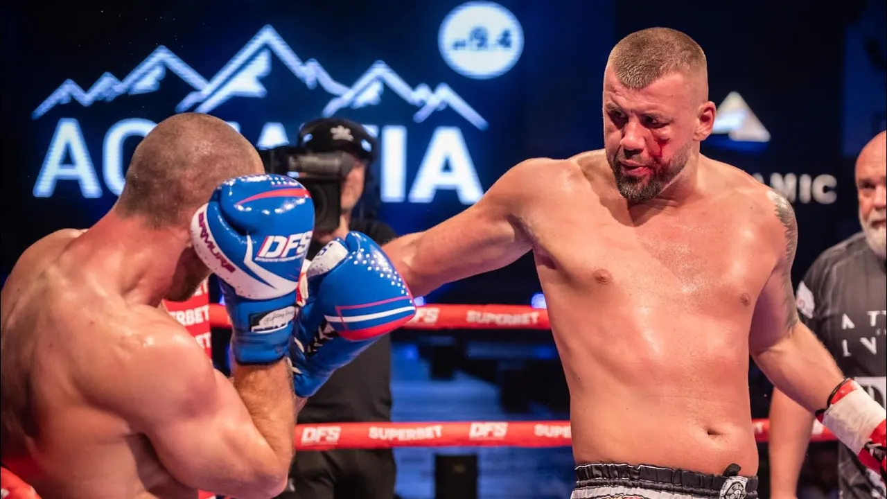 Marius Munteanu a luptat ca un erou, plin de sânge, cu Sandor Kertesz background