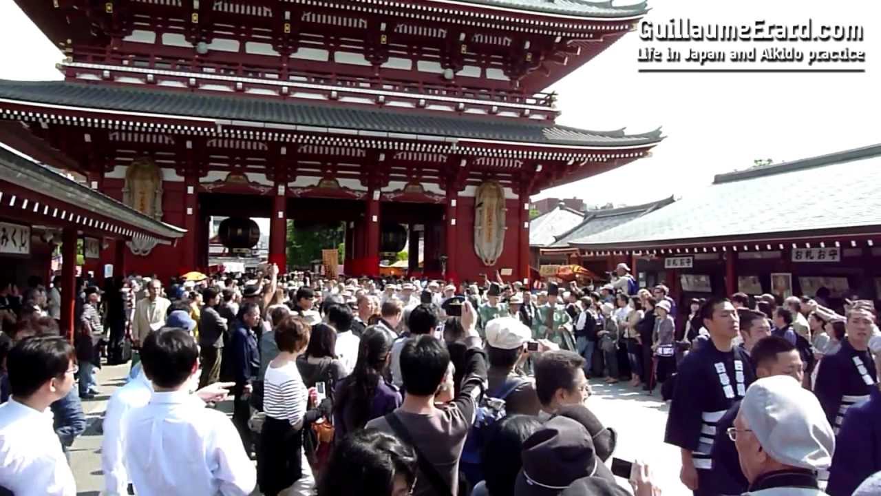 Sanja Matsuri 2012 in Asakusa, Friday 18th May background