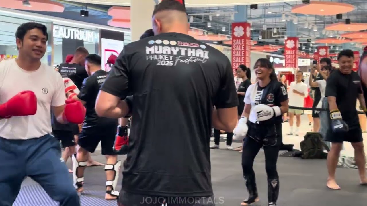 หนึ่งล้านเล็ก จิตรเมืองนนท์ สอนมวยไทยที่จังหวัดภูเก็ต! | Muaythai Phuket Festival background