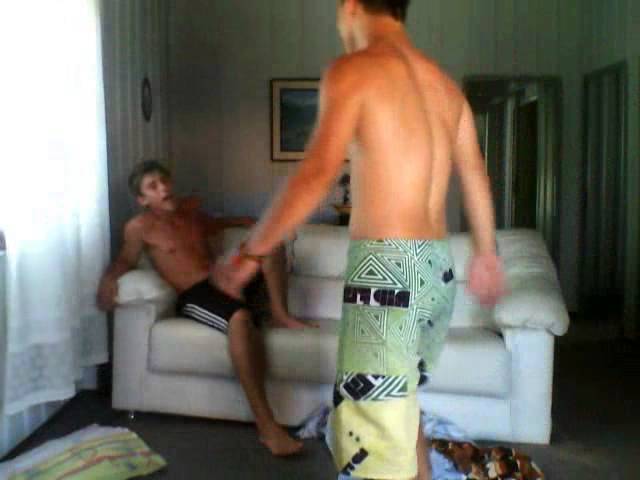 WWE em casa entre irmãos