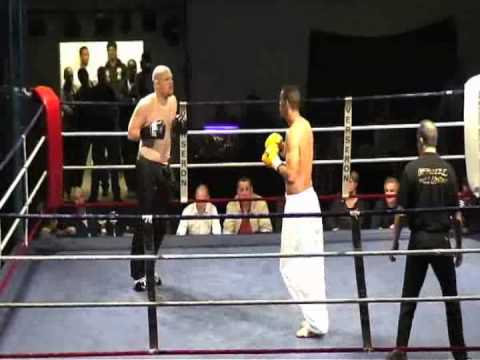 FULL CONTACT Combat tournoi poids lourd Nicolas Wamba Barzic Contre Sylvain Broche background