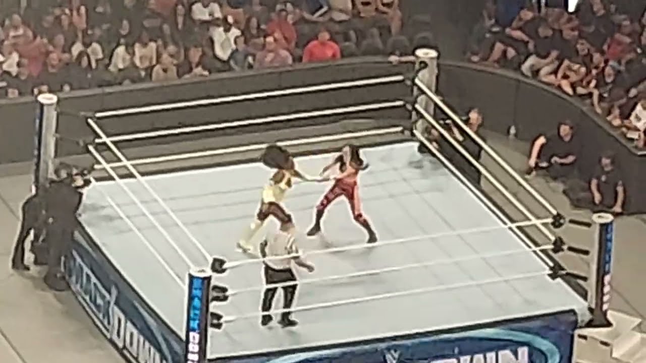 Naomi vs Blair Davenport at WWE Friday Night SmackDown