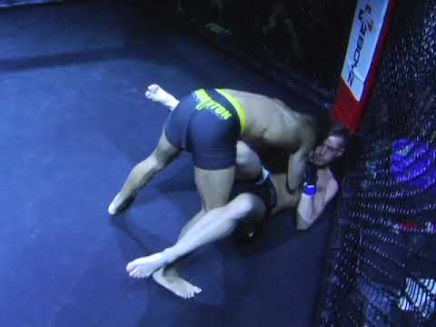 Arii Fernandez vs. Ryan Savage background