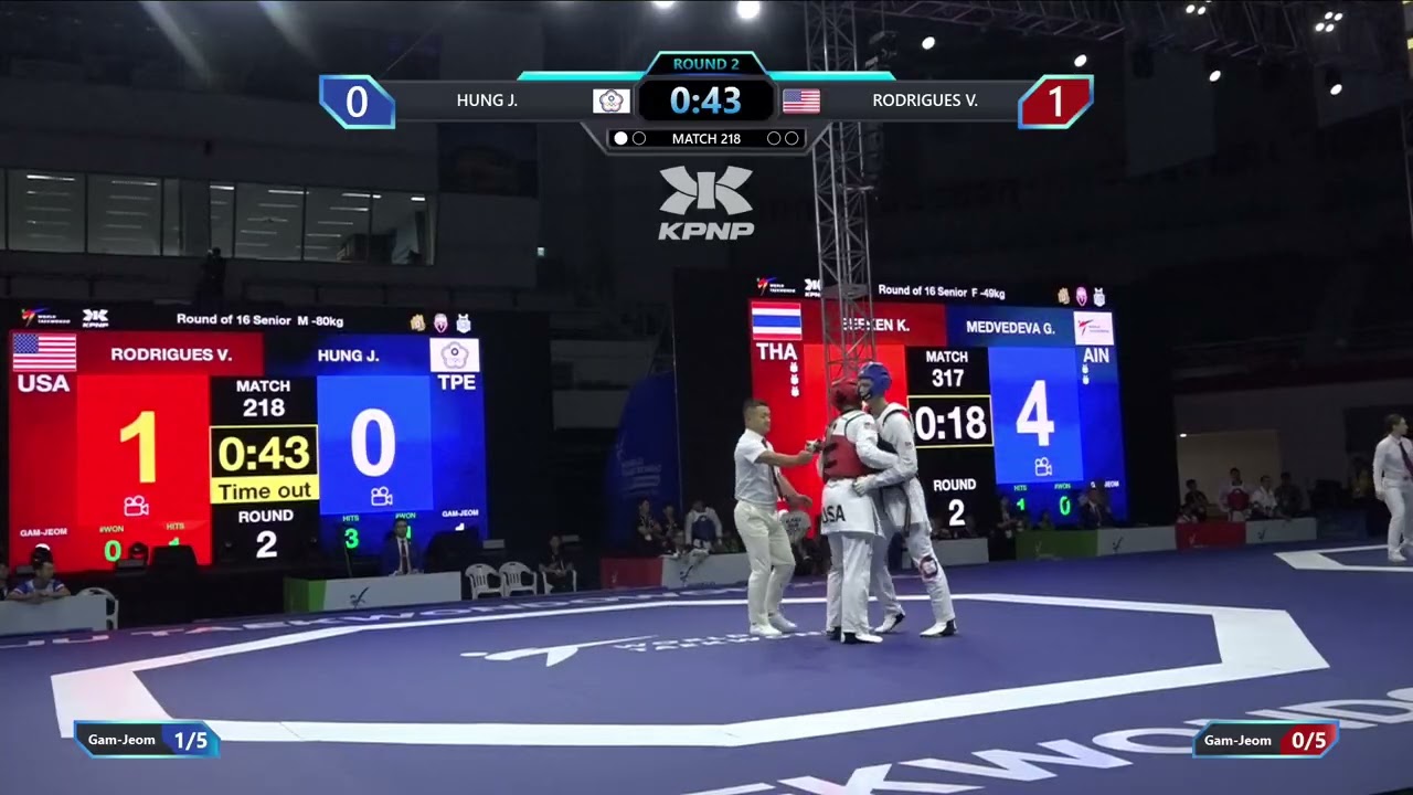 218 Round of 16 M 80kg TPE HUNG J USA RODRIGUES V PGM background