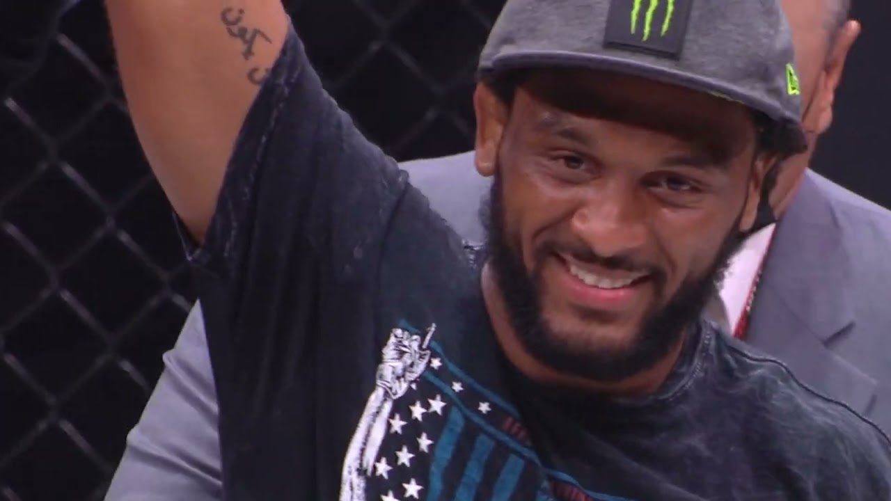Full Fight | AJ McKee Jr. vs. Patricio Pitbull | Bellator 263 background