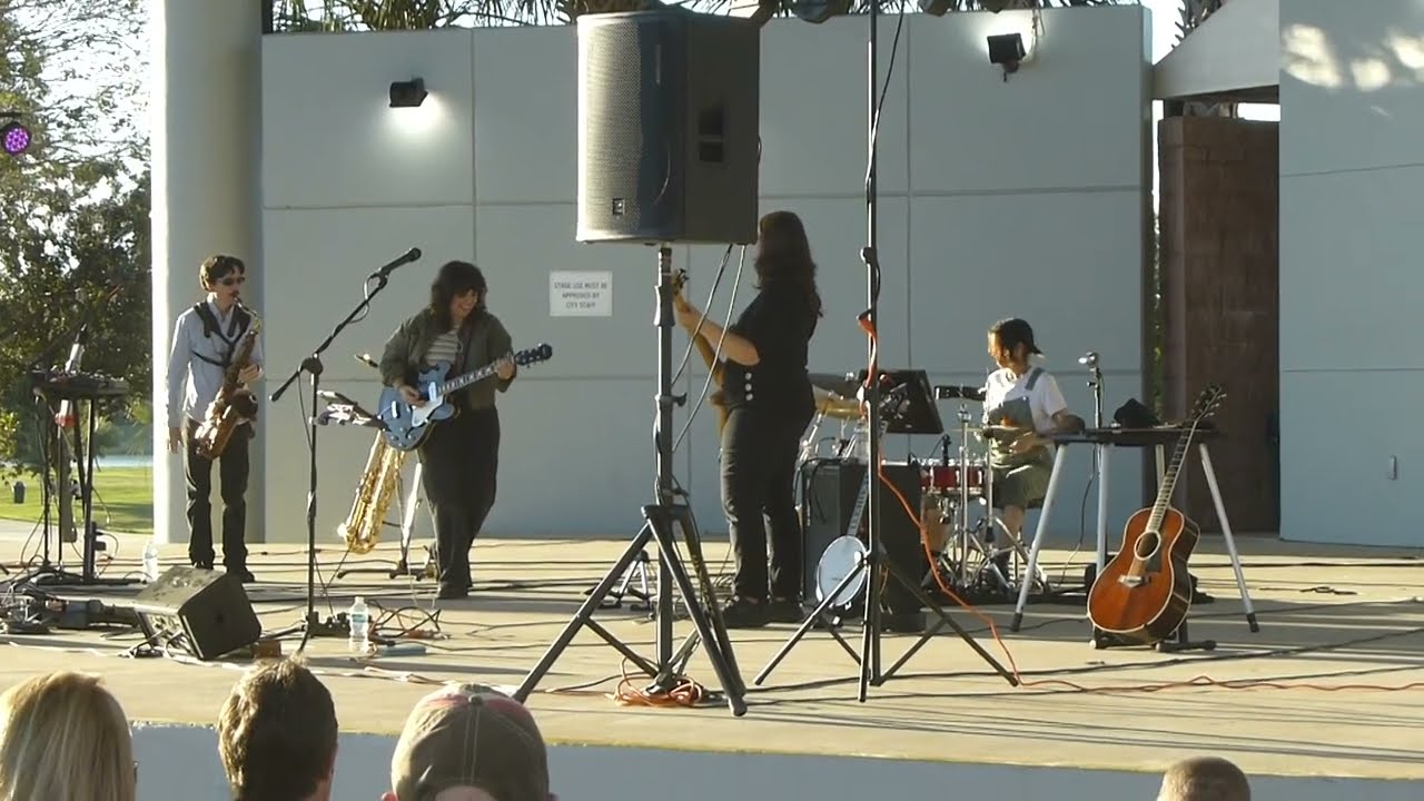 Cat Ridgeway & The Tourists - American Girl