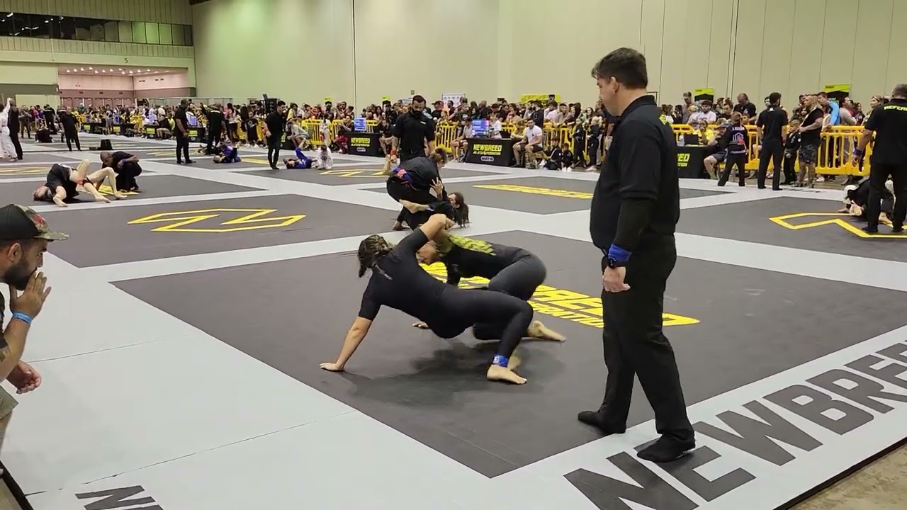 Exciting Back And Forth Female No Gi BJJ Match