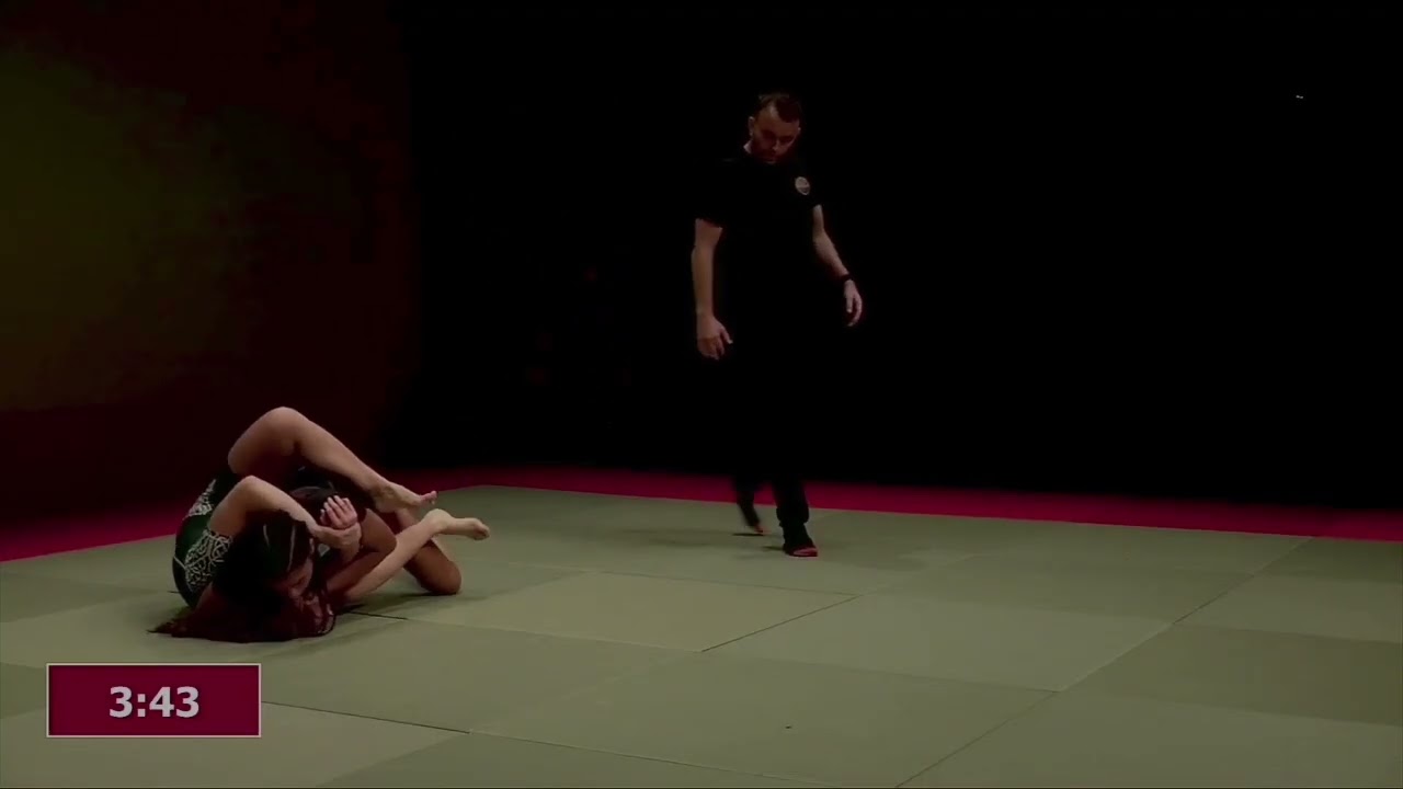 8.FIGHT (plavovláska vs mulatka)🦵🦵