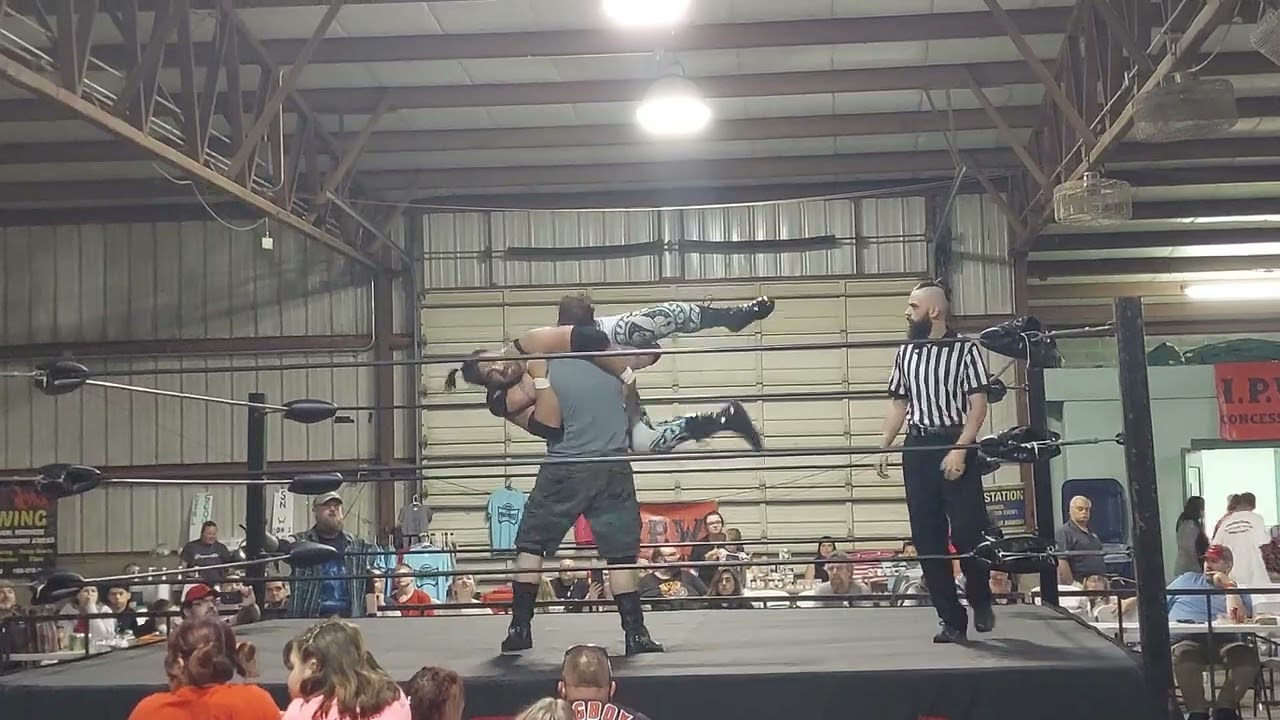 TJ Baker vs AVZ - IPW 5/21/22 backdrop