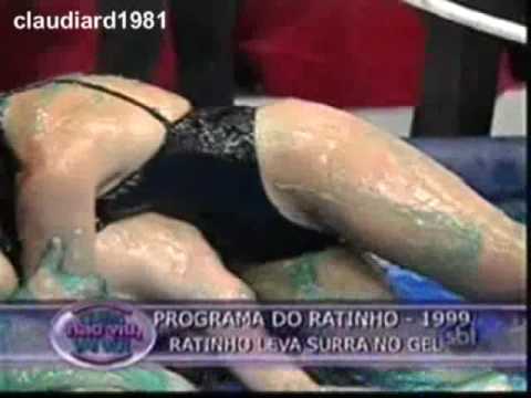 Ratinho leva surra no gel | Programa do Ratinho (1999)