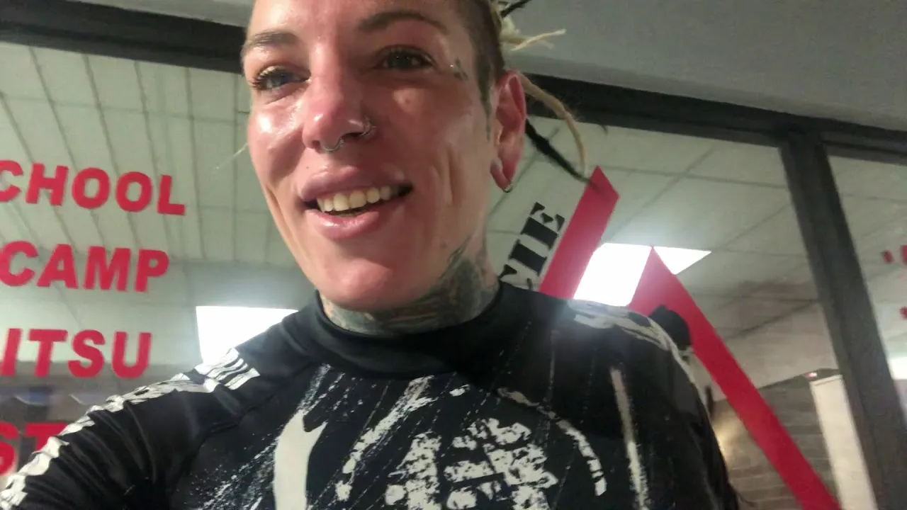 Lindsay Snow is getting the fight that she wants! background