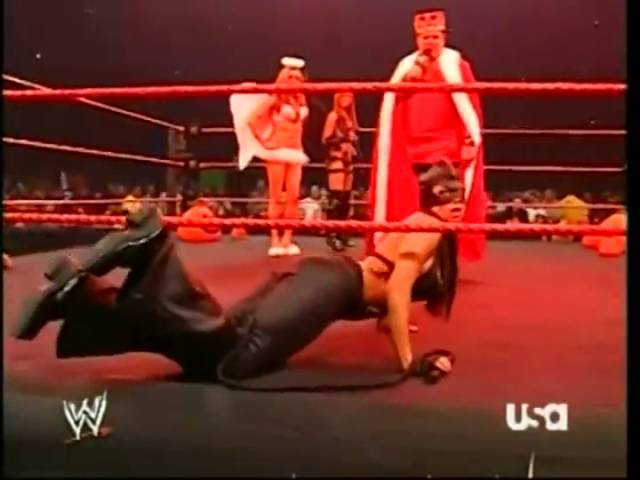 WWE RAW 31/10/2005│Diva Halloween Costume Contest