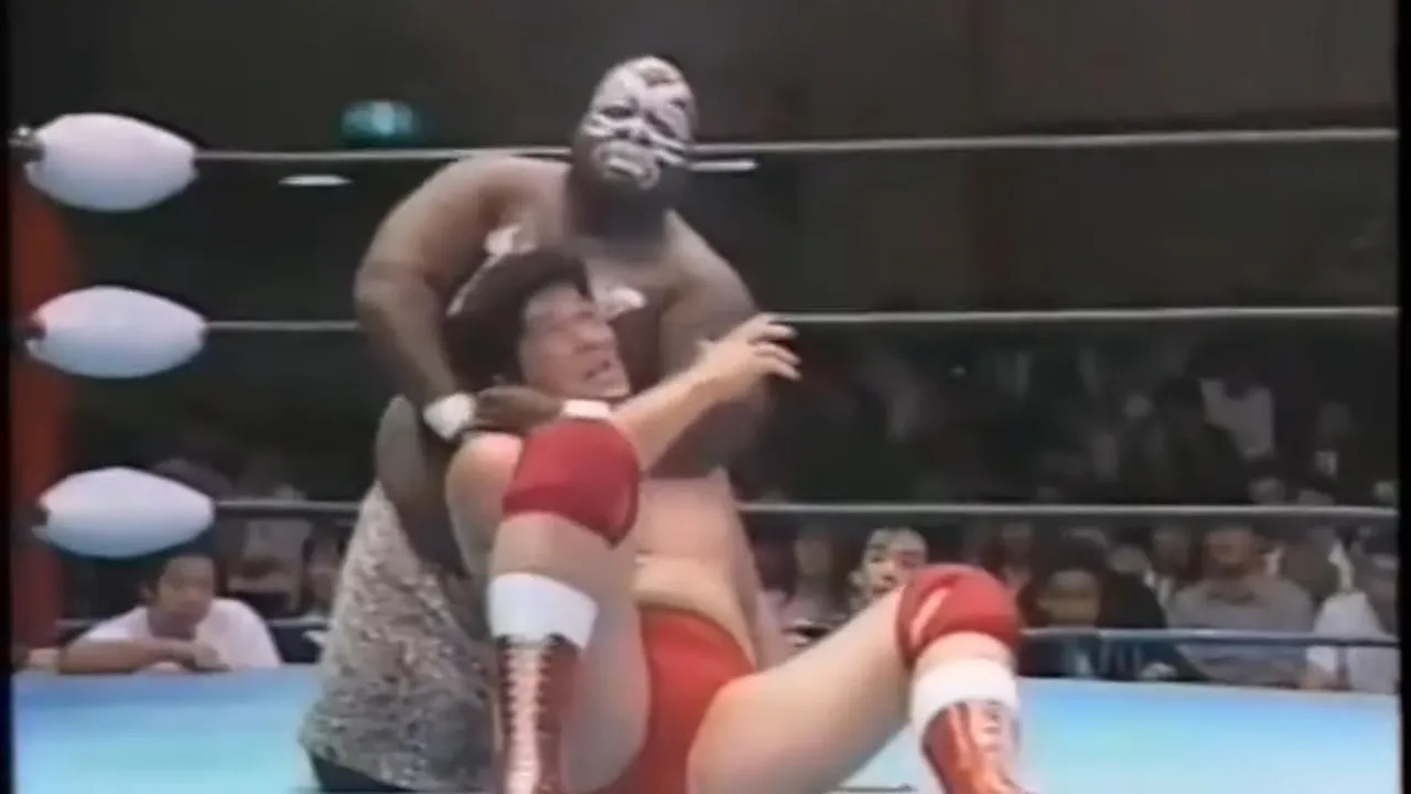 AJPW - Abdullah The Butcher & Giant Kimala II vs Jumbo Tsuruta & Akira Taue