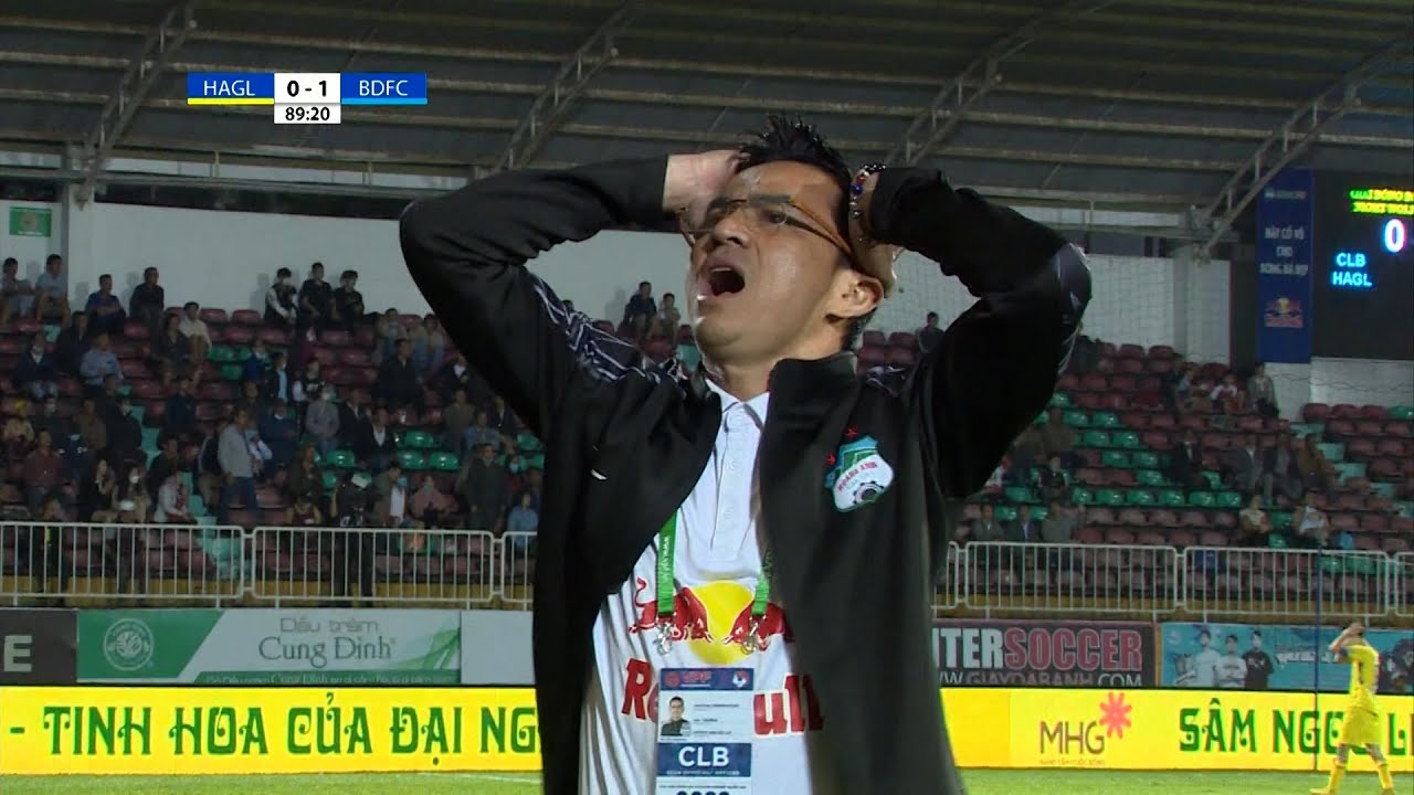 Highlights HAGL - Bình Định l Tranh cãi tột độ quả penalty cuối trận background