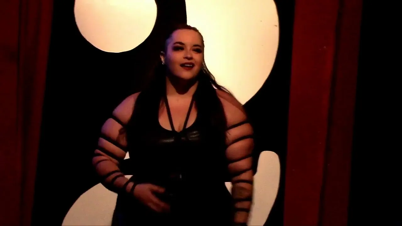 Kikyo vs Eddie Van Glam background