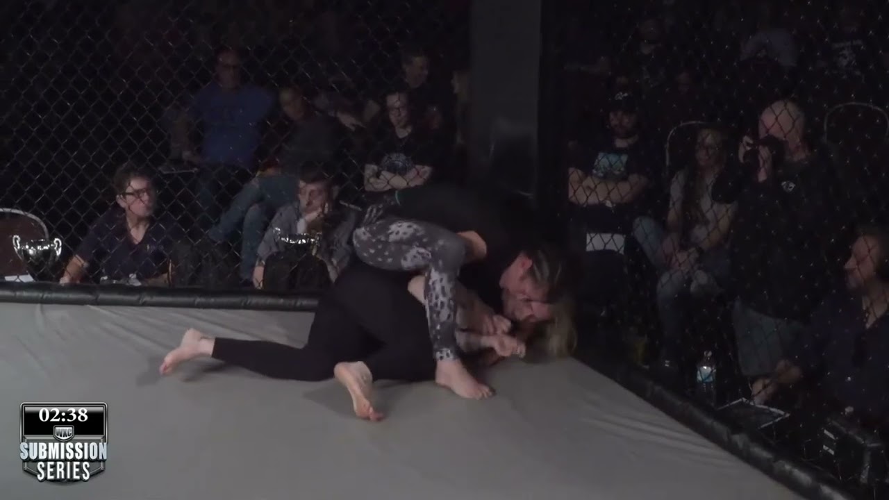 3.FIGHT-KYNA SISSON🦵🦵💪💪KATIE BOCHENEK background