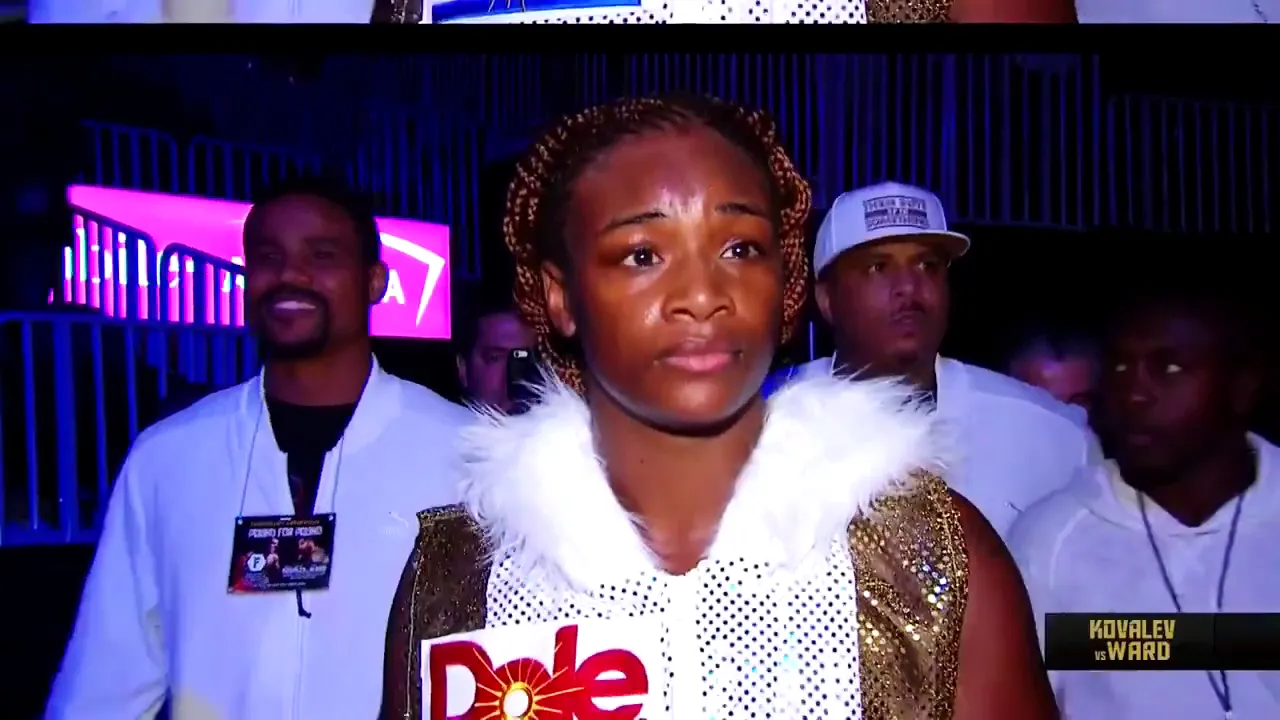 Claressa Shields Vs. Franchon Crews Dezurn 19/11/2016 background