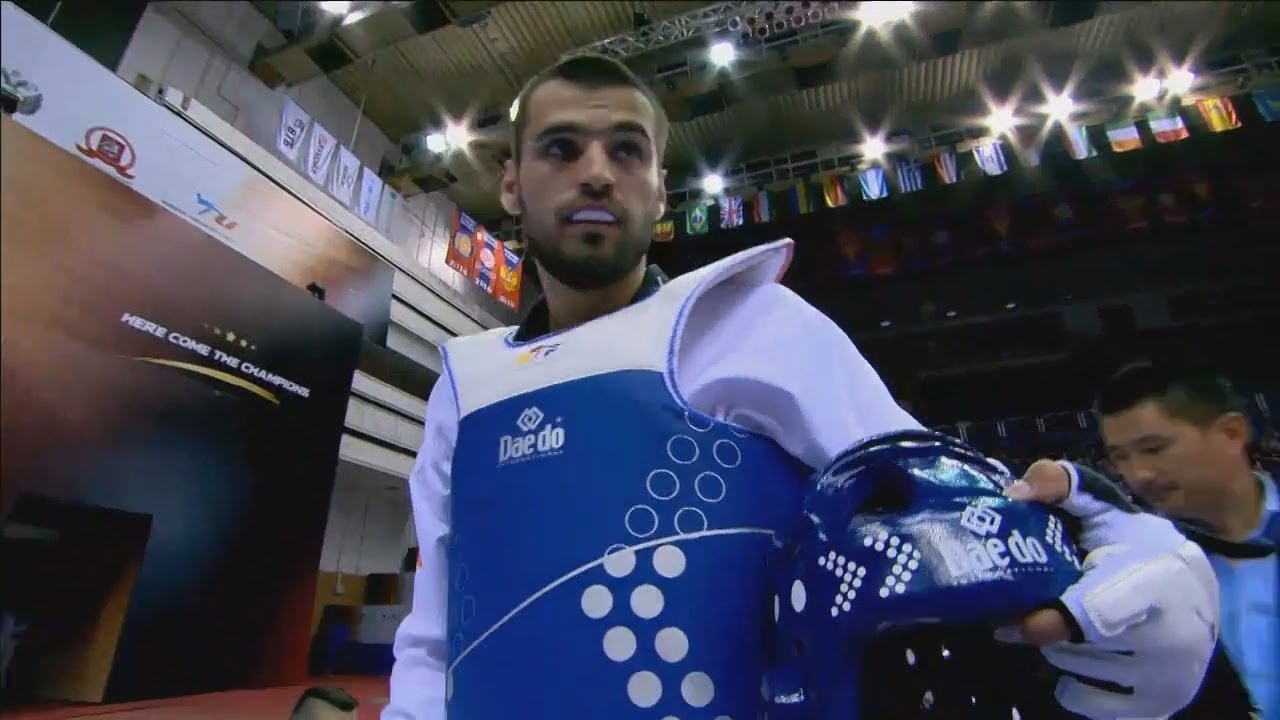 Semifinal M+80 Moscow 2017 World Taekwondo Grand-Prix KIRICHENKO Yury (RUS) vs IN Kyo-Don (KOR)