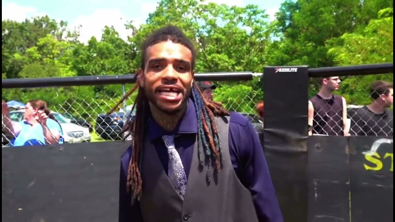 Boxer tries mma for the first time