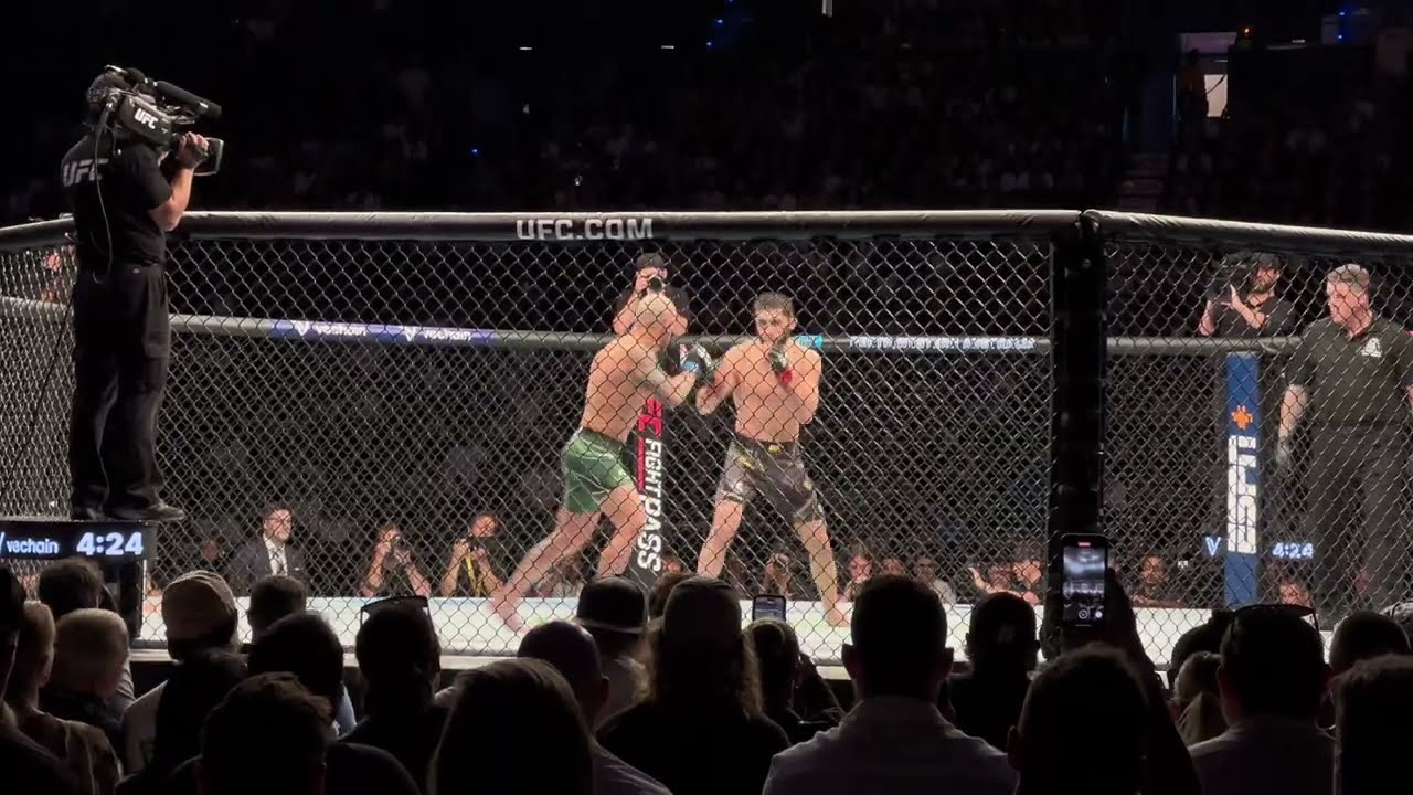 Alexander Volkanovski vs Islam Makhachev UFC 284 background