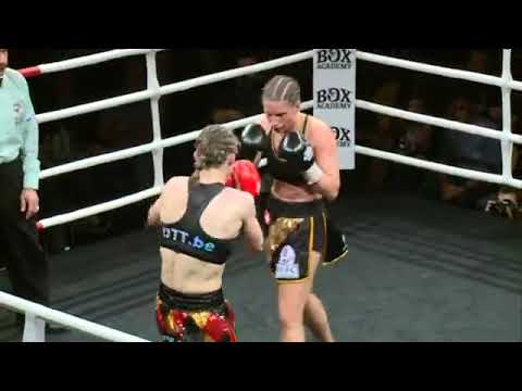 Delfine Persoon Vs. Nicole Boss - WBC Lightweight Title - 25/4/15 background