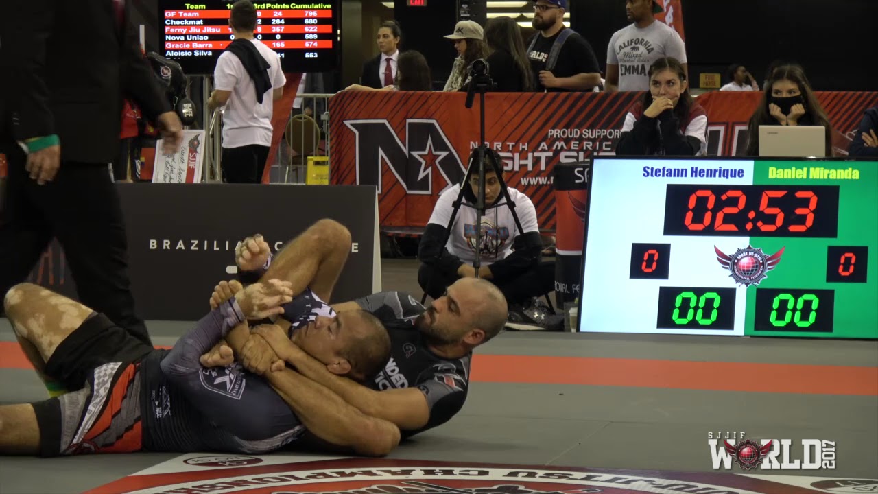 STEFANN HENRIQUE VS DANIEL MIRANDA background