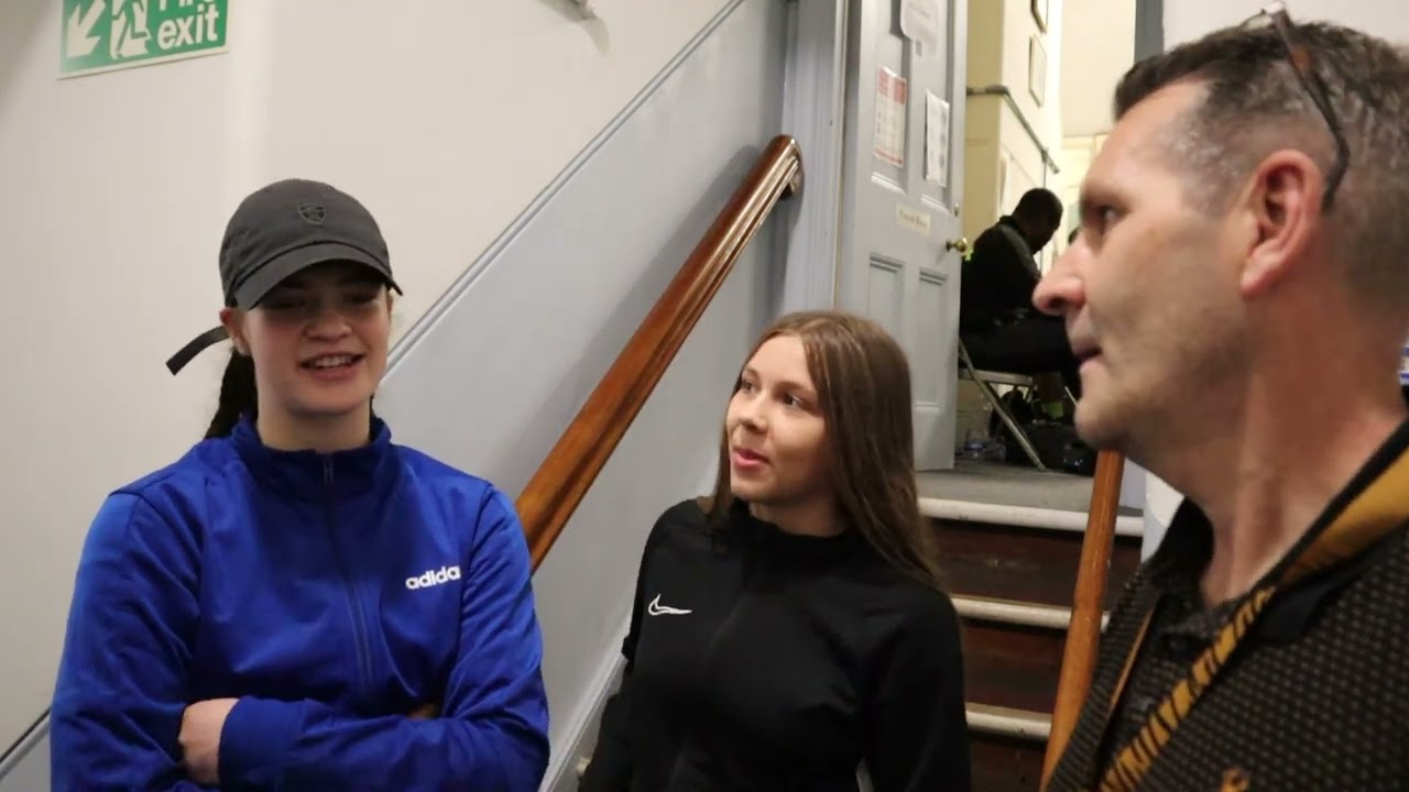 Positive message from amateur Female boxing sensations! background