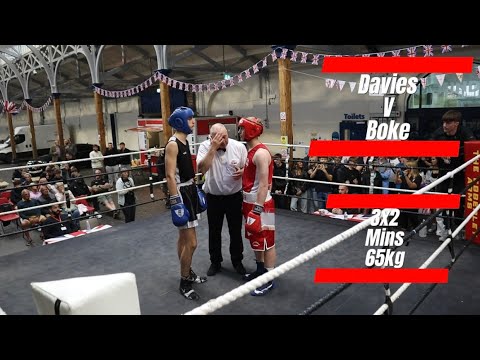 Classic southpaw v orthodox junior boxing match!