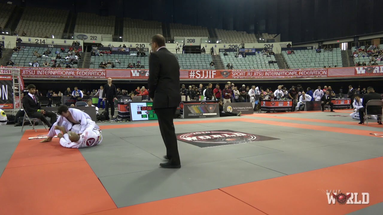KORY PAREDES VS PAULO PINHEIRO background