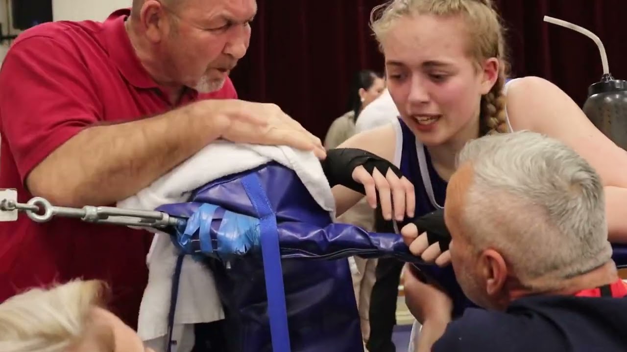 Bristol amateur boxing club brings a tsunami of positivity to local community! background