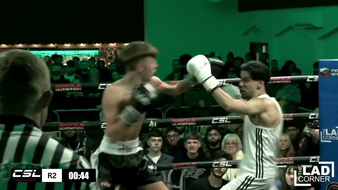 Janaid Davison vs George Johnson ๐ฅ | Contenders Fight Night ๐ #csl #boxing background