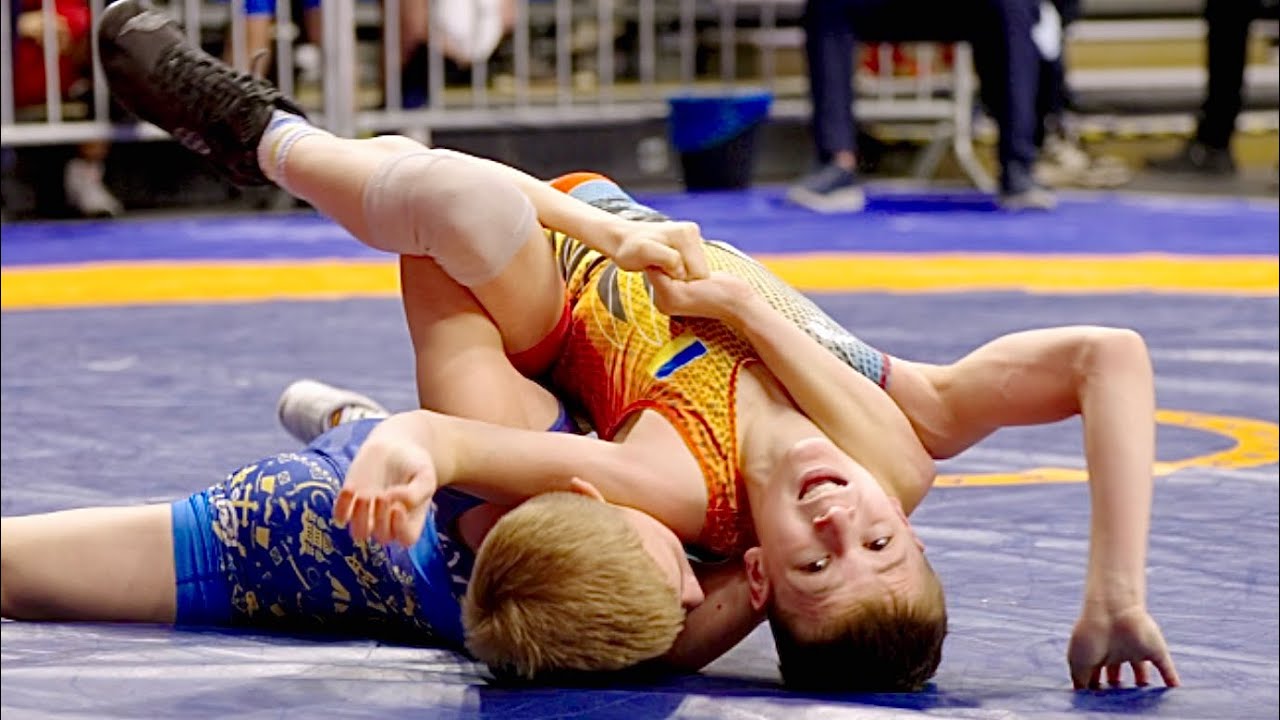 U13 Davyd Tsyshok (UKR) vs Ivan Osypchuk (UKR) 38kg. Freestyle boys youth wrestling. B-cam-man