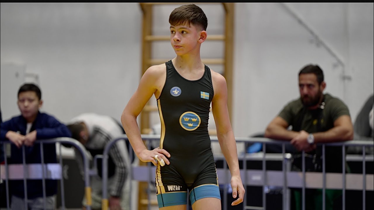 U15 Bekturgan Kadyraliev (KGZ) vs Alexander Tounousidis (SWE) 44kg. Greco-roman boys youth wrestling